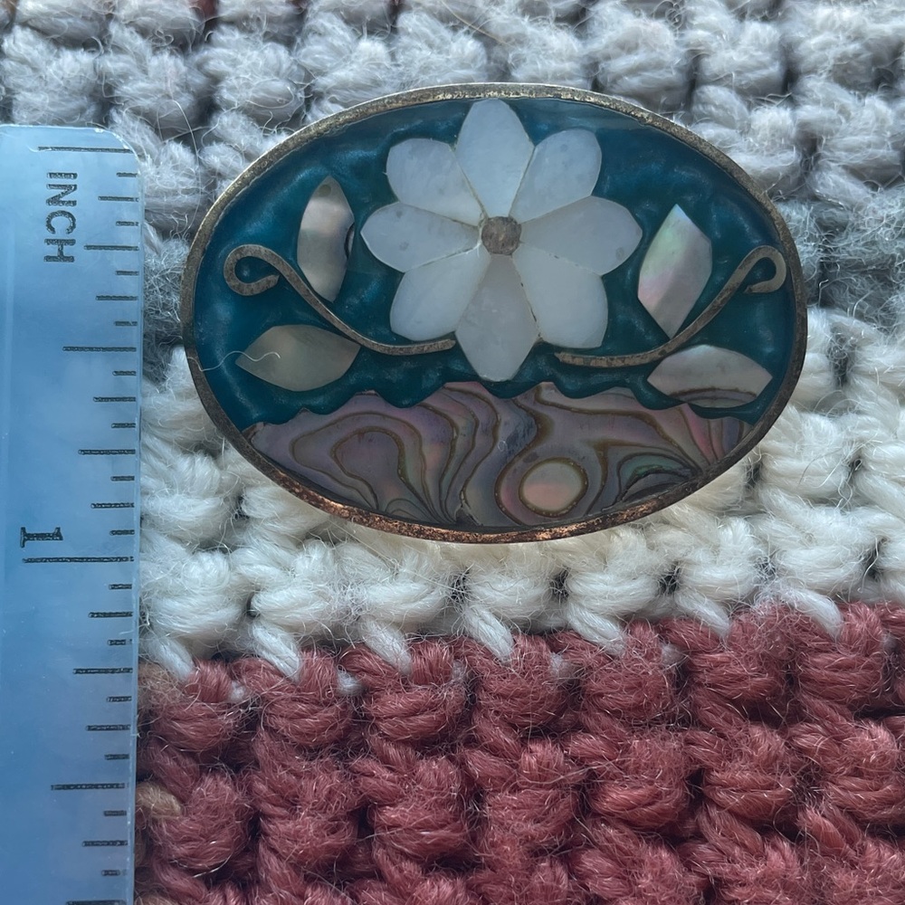Oval Mother-of-Pearl Flower Brooch/Pendant - Picture 6 of 7